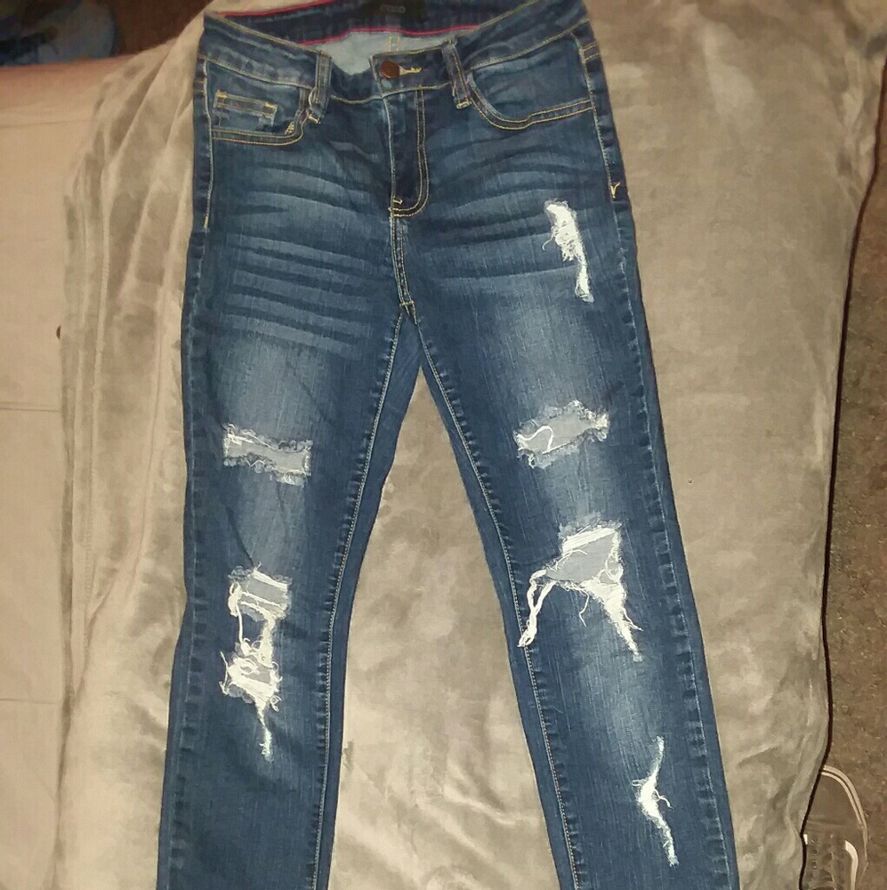 💕Distressed Skinny Cello jeans!💋